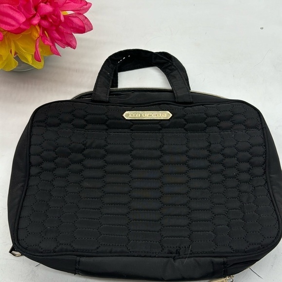 Aimee Kestenberg Black Quilted make up case MCB4878M - Picture 1 of 9
